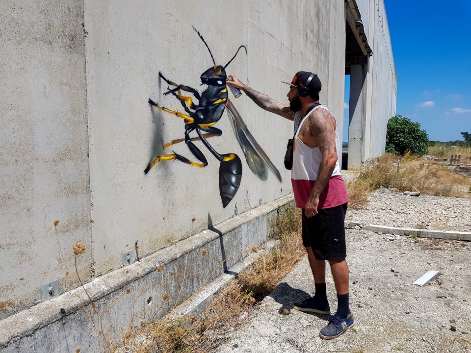 StreetArt_ODEITH_details-on-a-mud-wasp